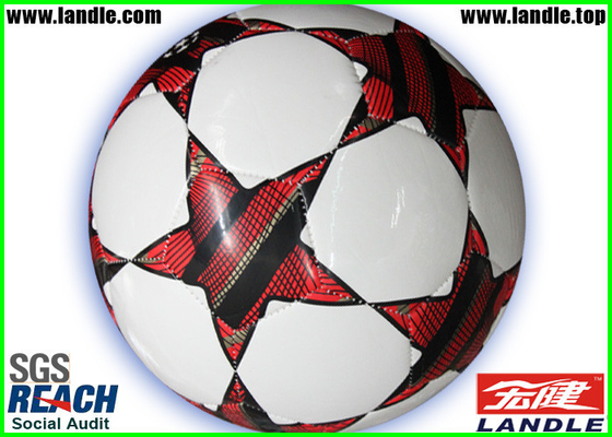 नई डिजाइन मशीन से सिले सिंथेटिक चमड़ा फुटबॉल की गेंद मानक आकार और वजन